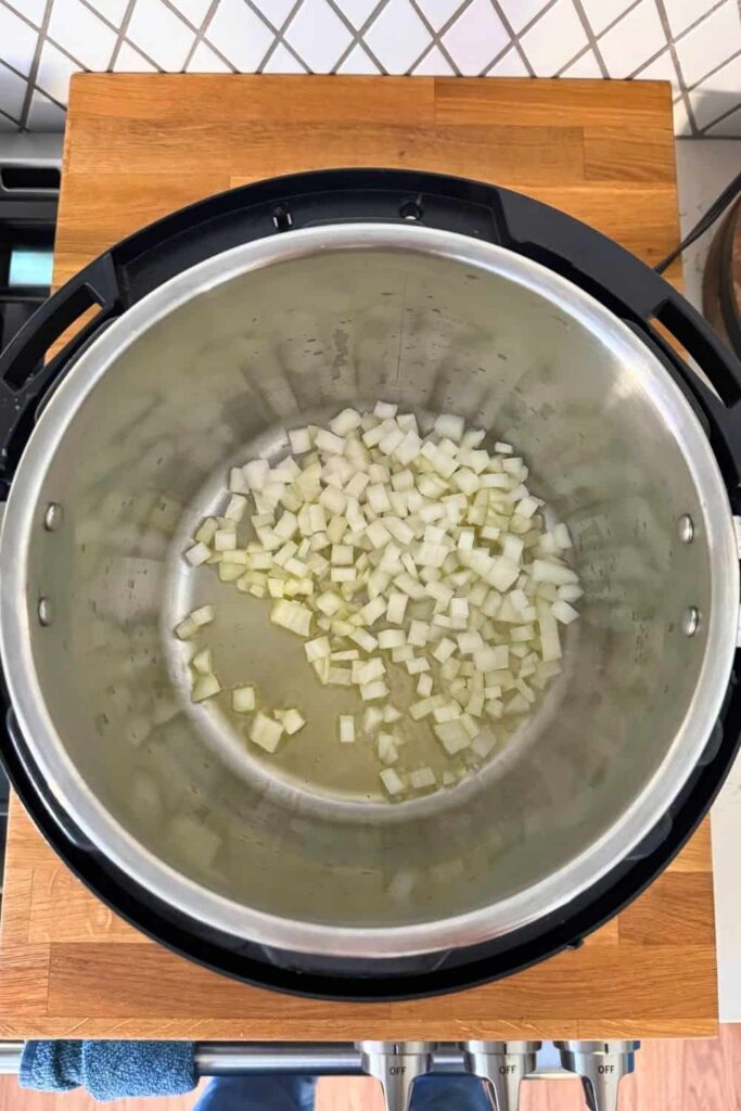 Spanakorizo onions